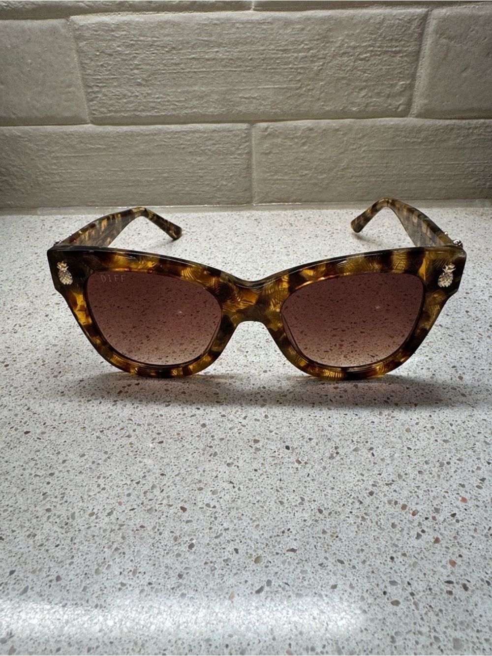 Diff Eyewear x The White Lotus Hawaii Pineapple Sunglasses with Case and Cloth